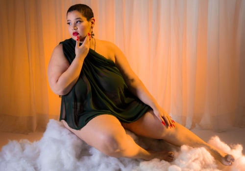 Flattering Poses for Plus Size Clients: Tips and Techniques for Boudoir Photography